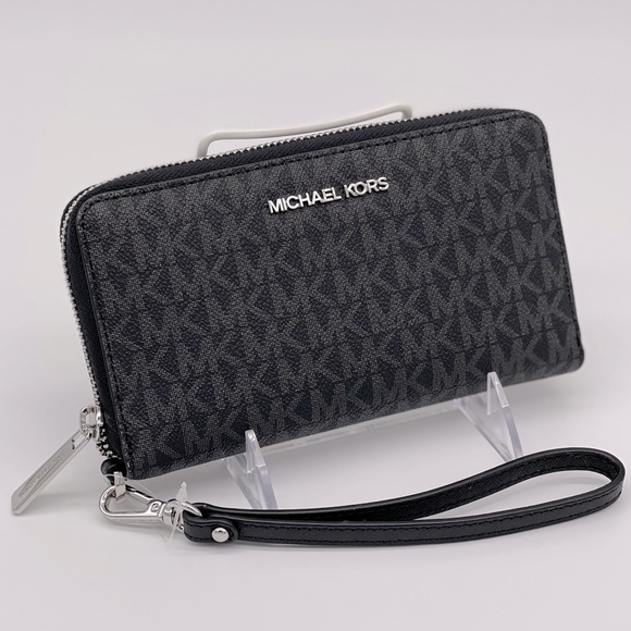 Michael Kors Handbags - Michael Kors JST LG Flat MF Phone Case Wallet